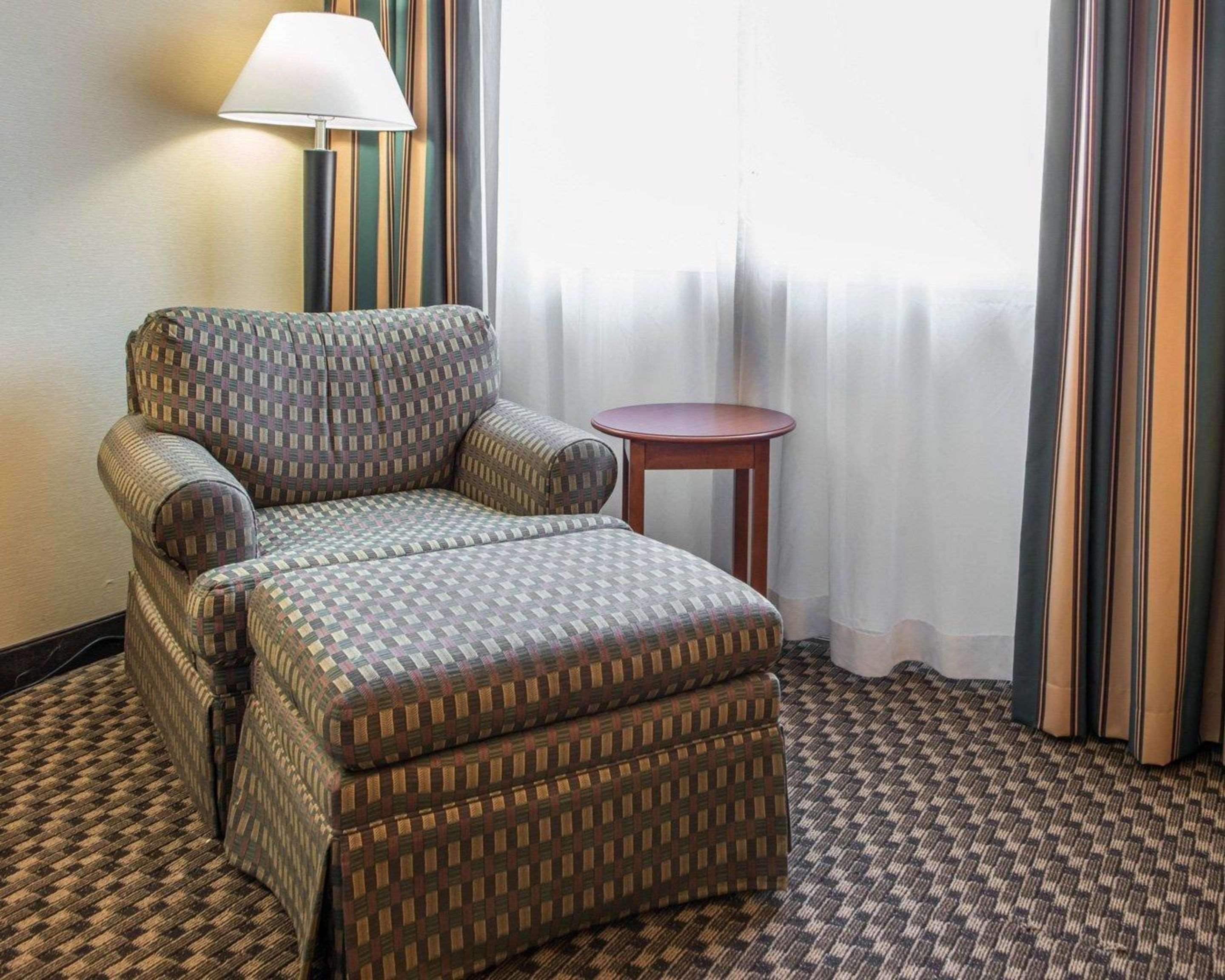 Mainstay Suites Verona Buitenkant foto