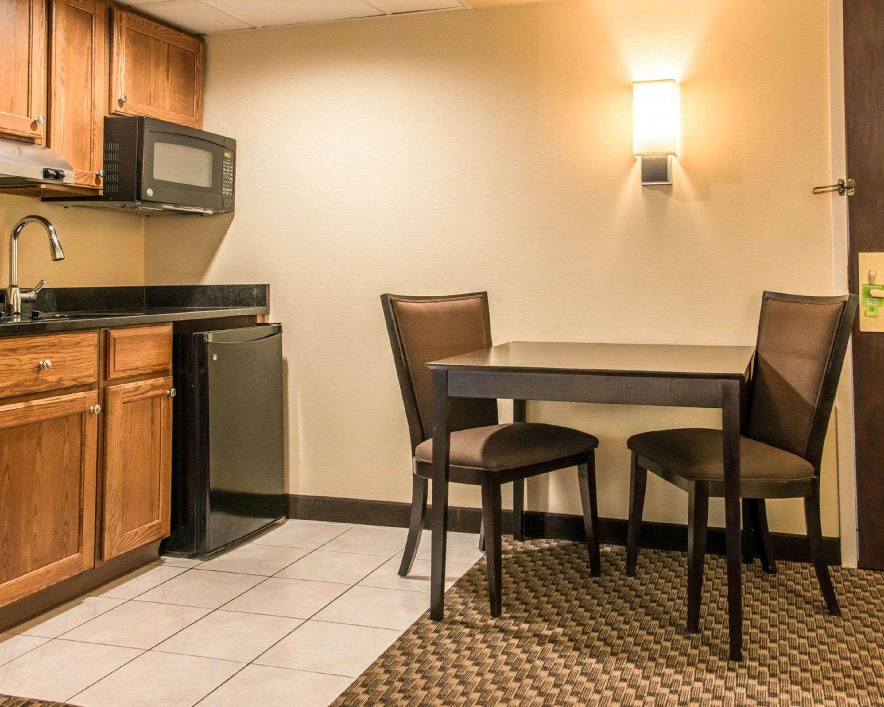 Mainstay Suites Verona Buitenkant foto