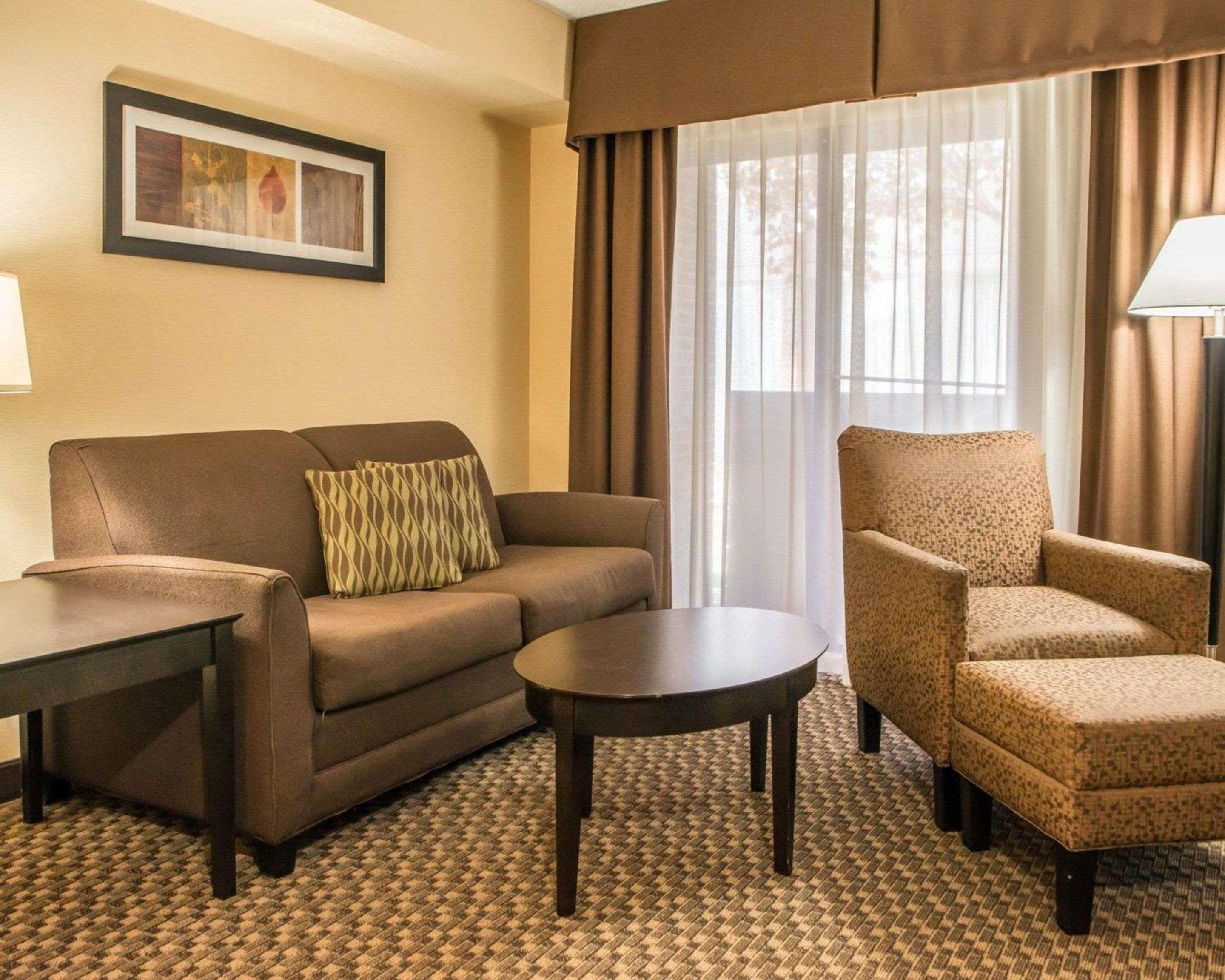 Mainstay Suites Verona Buitenkant foto